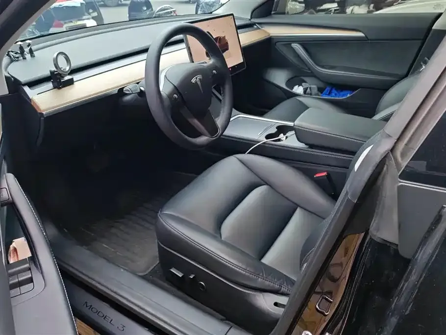 Tesla Model 3 — фото 3
