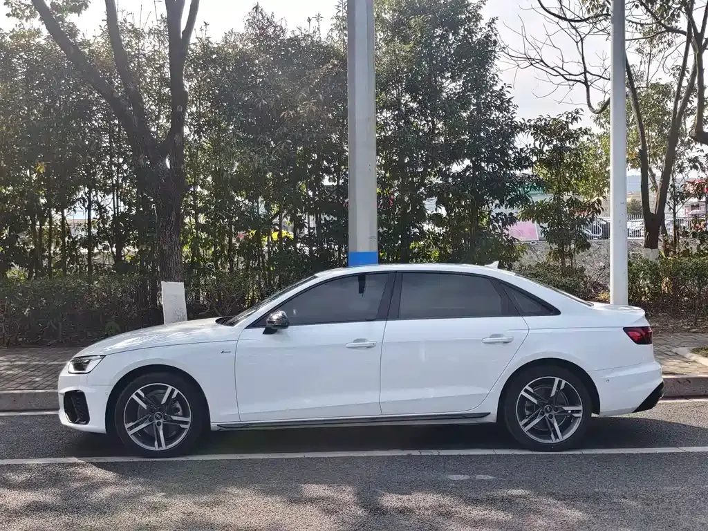 Audi A4L 2023 из CN, фото 9