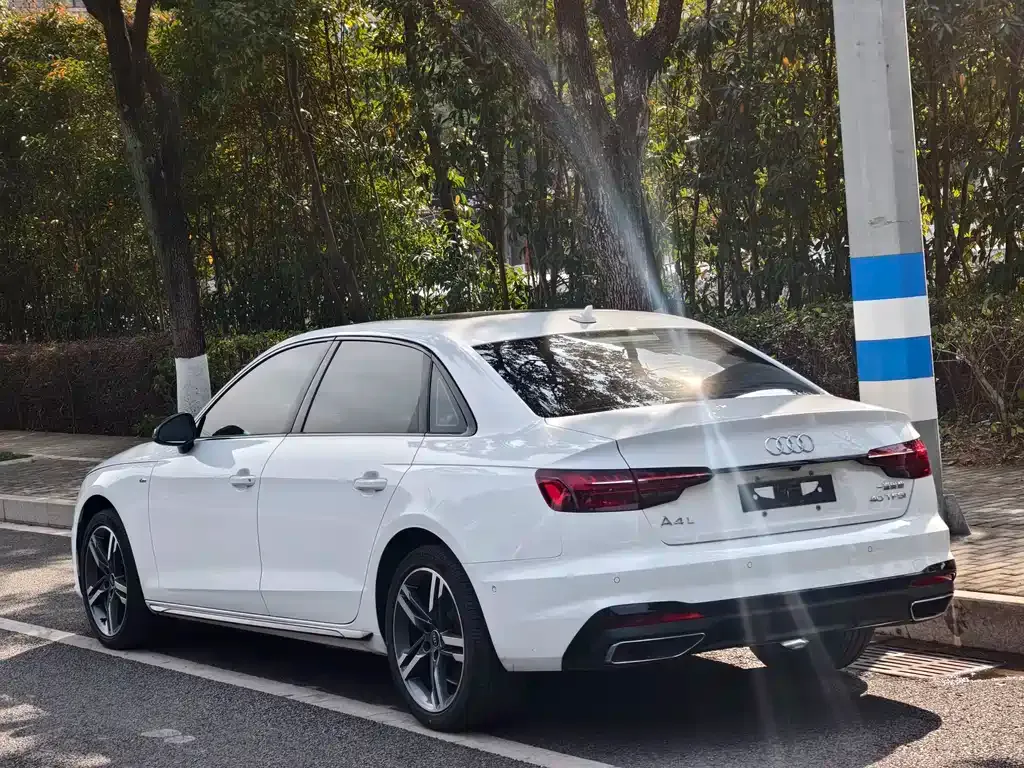 Audi A4L 2023 из CN, фото 10