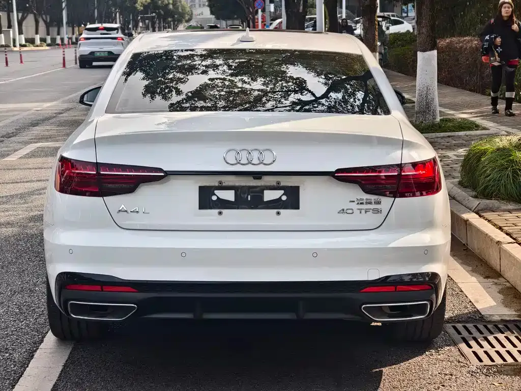 Audi A4L 2023 из CN, фото 8