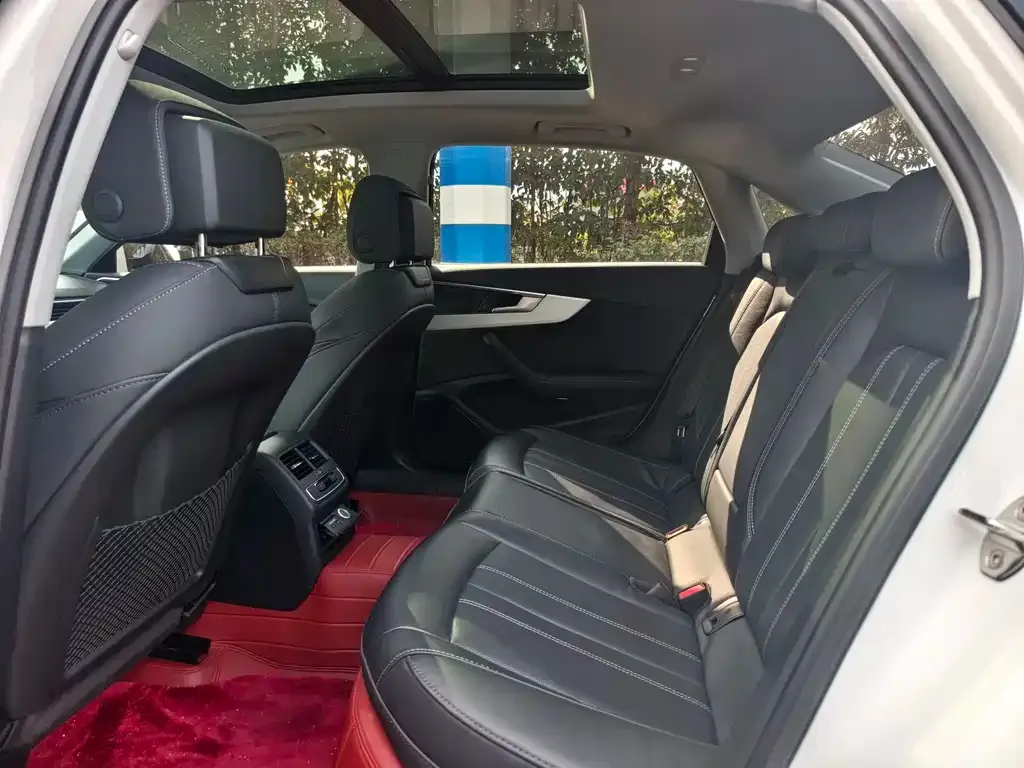 Audi A4L 2023 из CN, фото 3