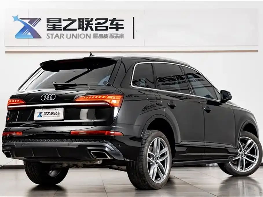 Audi Q7 — фото 10