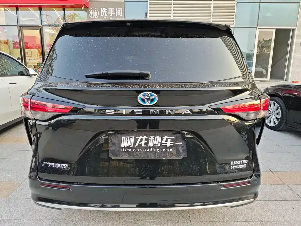 Toyota Sienna 2023 из CN, фото 2