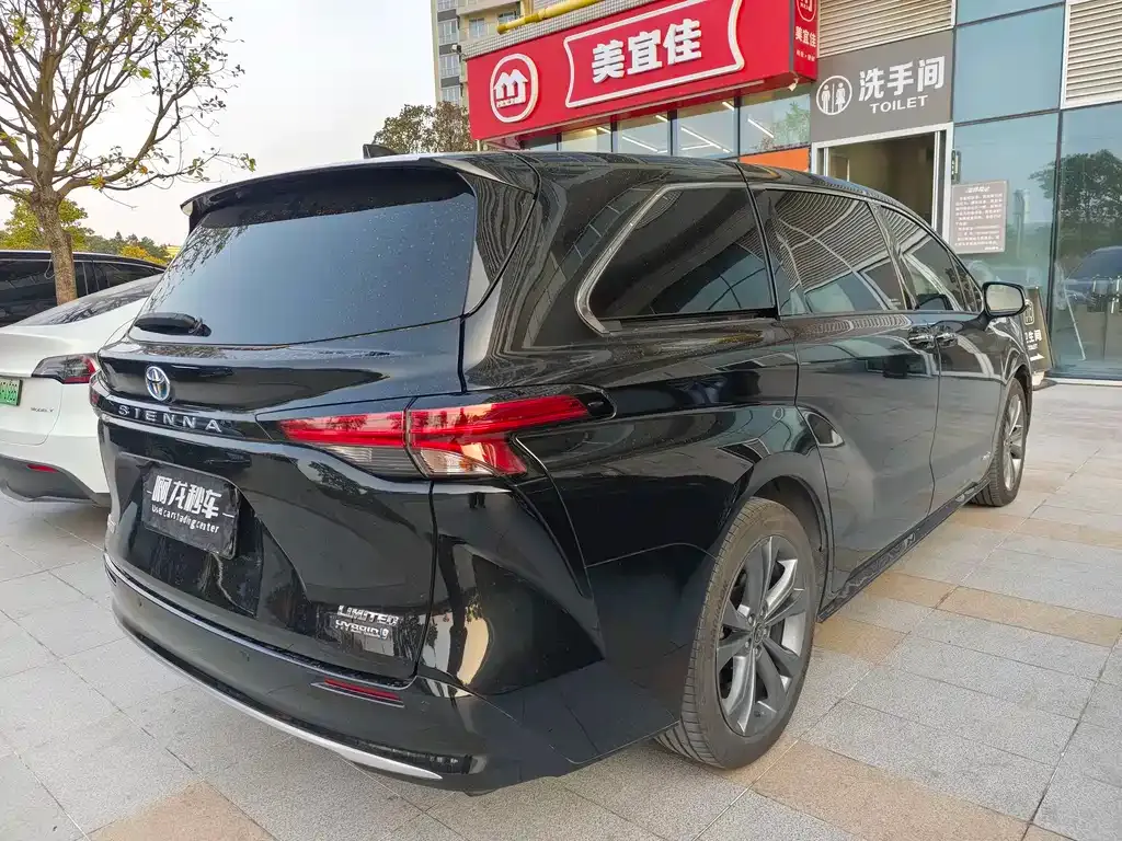 Toyota Sienna 2023 из CN, фото 5