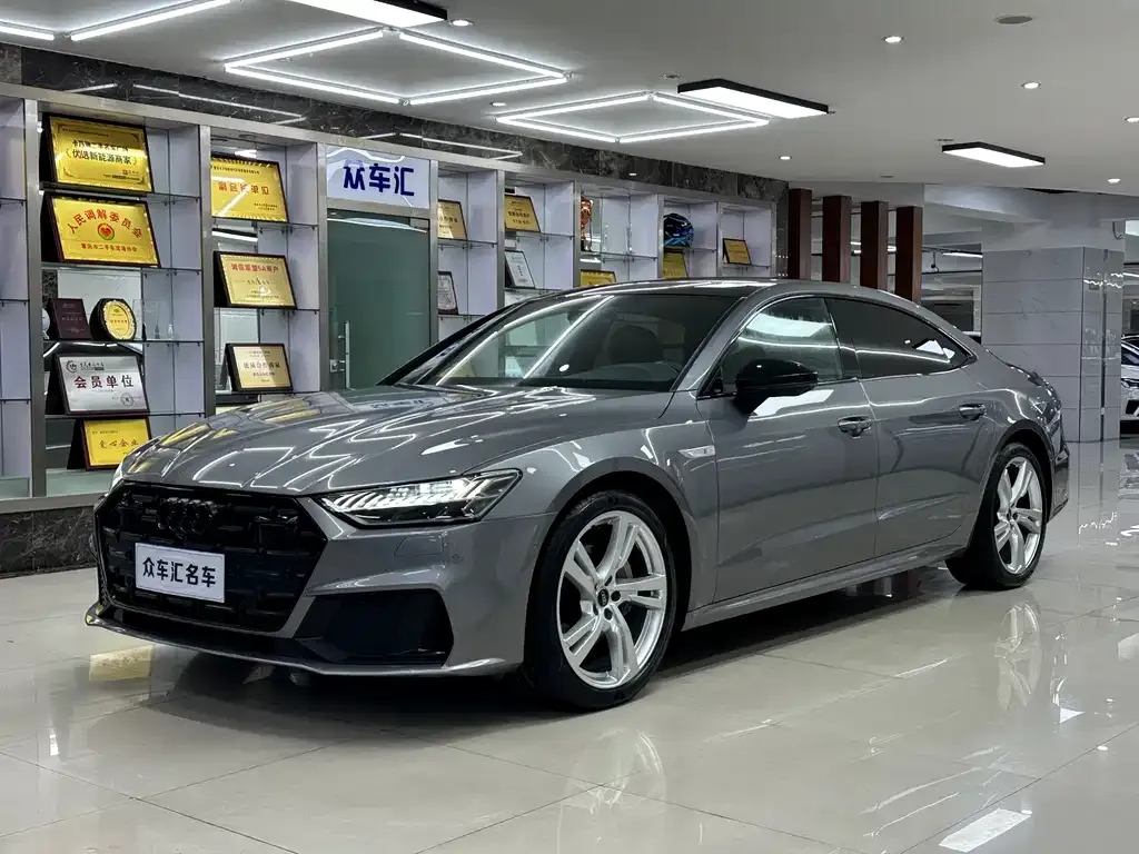 Audi A7L — фото 1