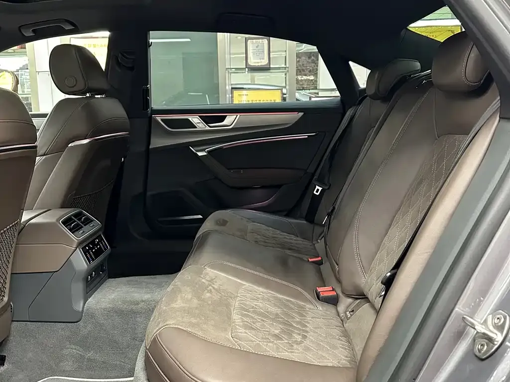 Audi A7L — фото 3