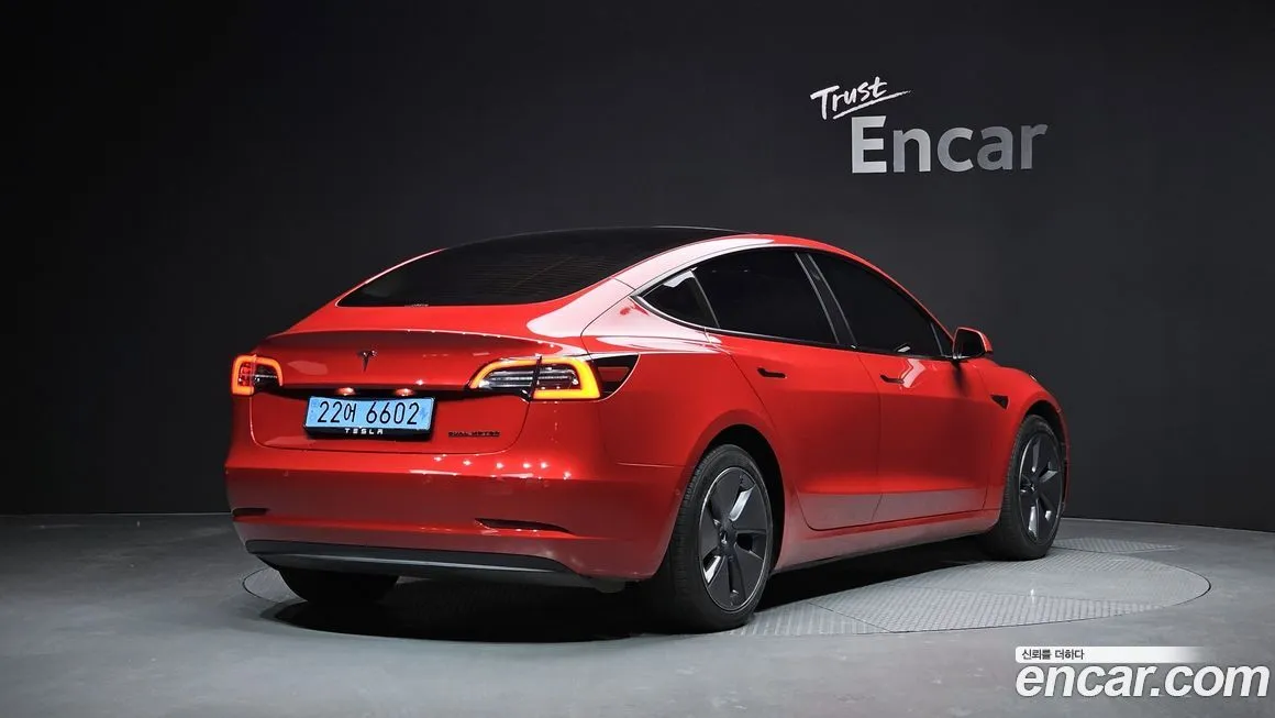 Tesla Model 3 — фото 9