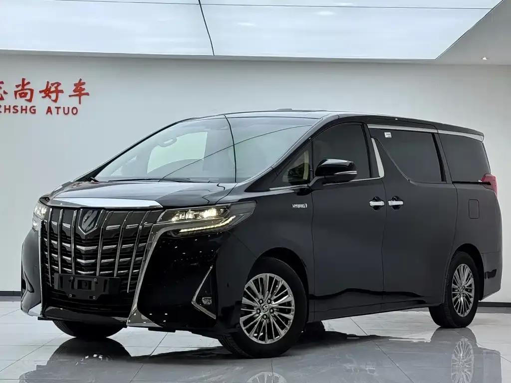 Toyota Alphard — фото 1
