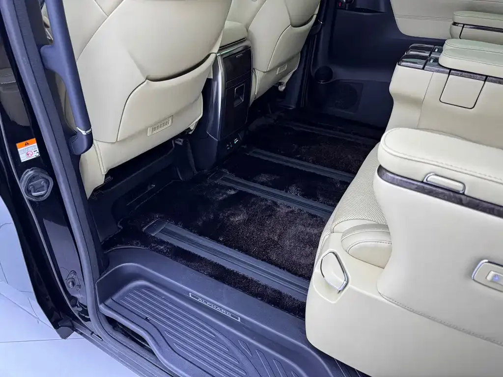 Toyota Alphard — фото 3