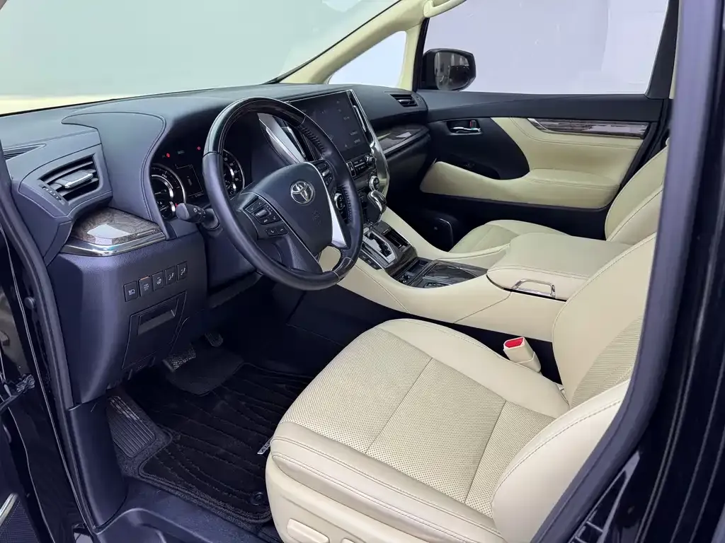 Toyota Alphard — фото 4
