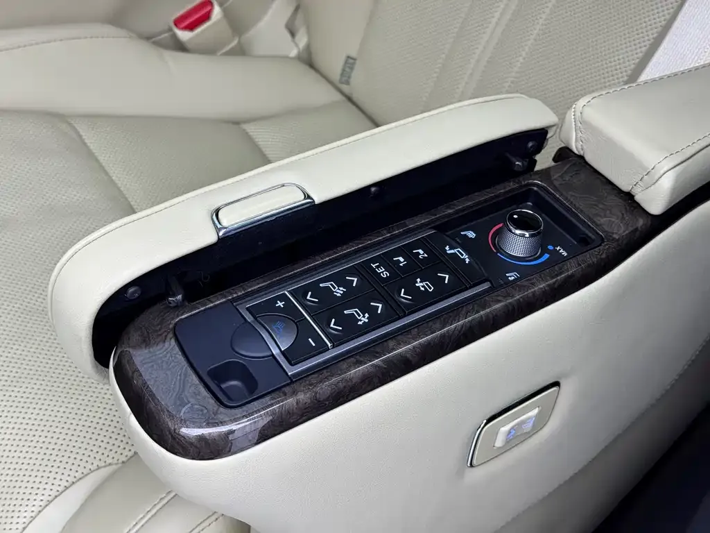 Toyota Alphard — фото 10