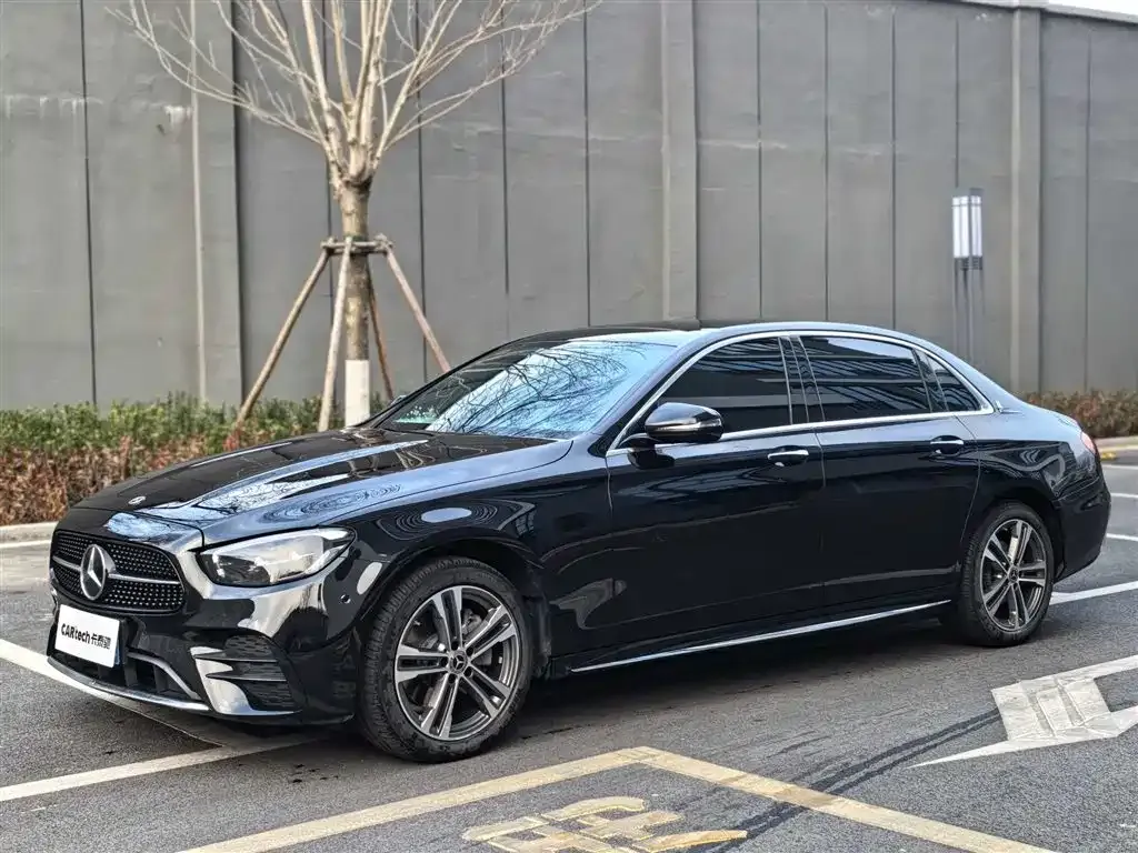 Mercedes-Benz E-Class — фото 1