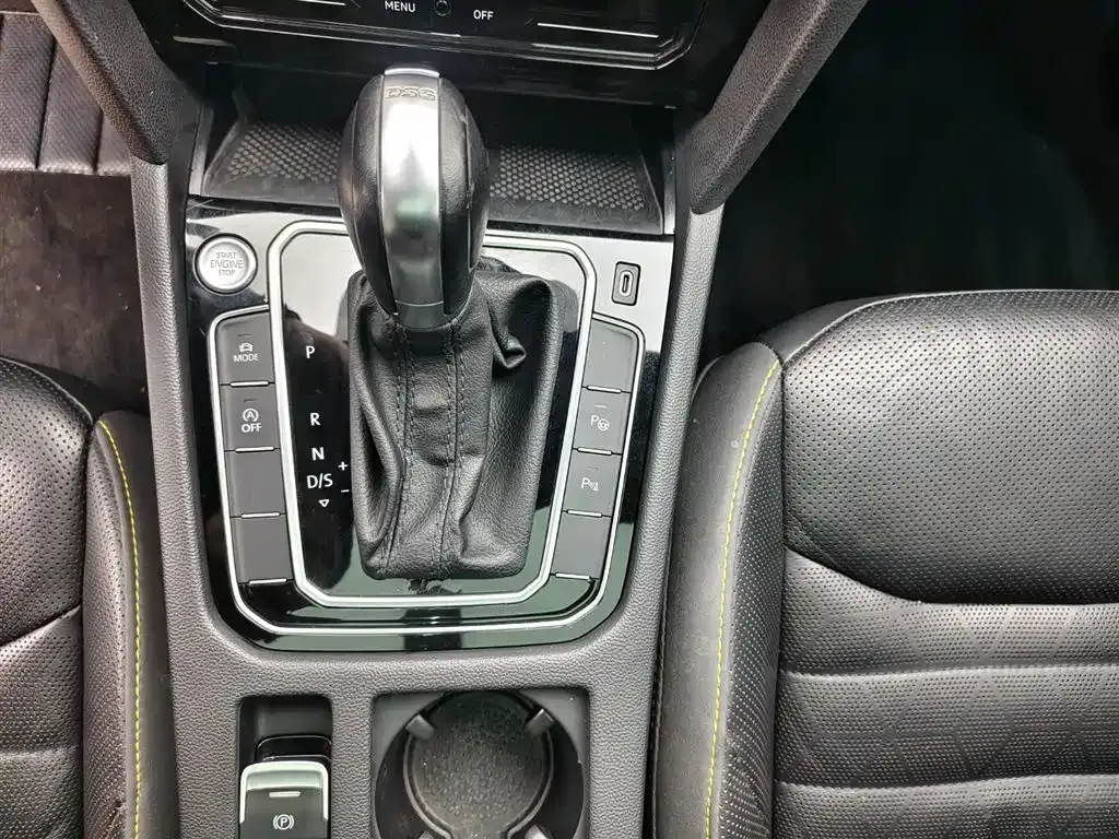 Volkswagen CC 2023 из CN, фото 7