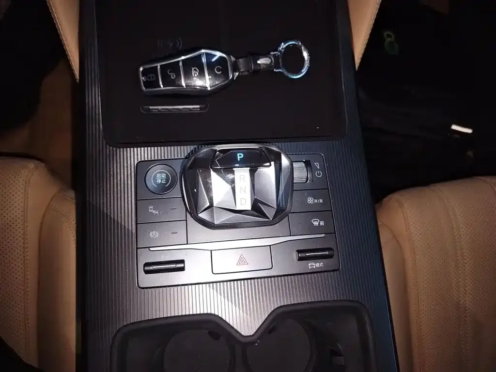 BYD L DM-i 2024 из CN, фото 5