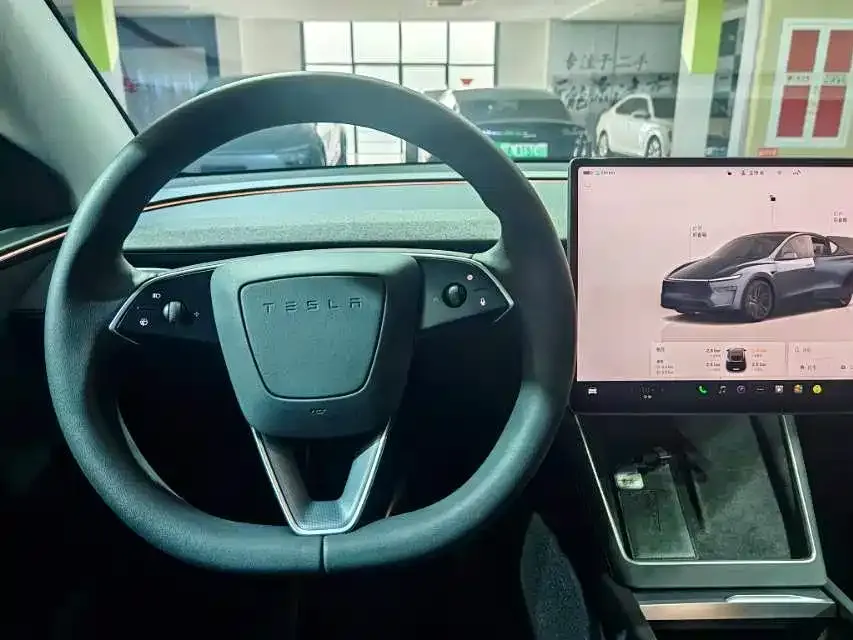 Tesla Model Y — фото 5