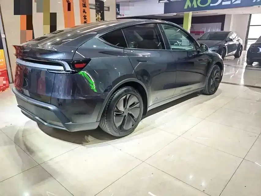Tesla Model Y — фото 6