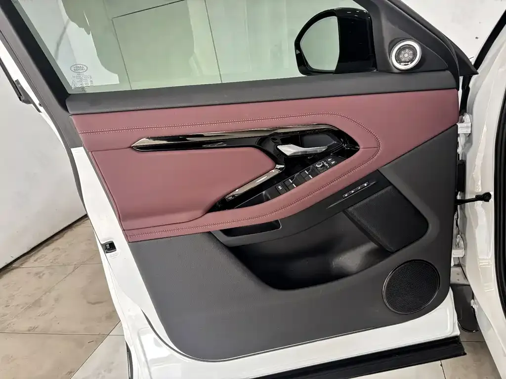 Land Rover Evoque 2024 из CN, фото 3