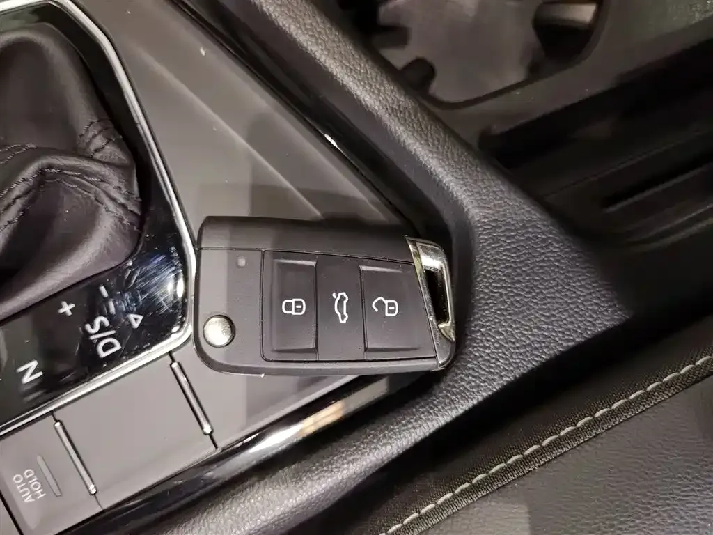 Volkswagen Tiguan L 2024 из CN, фото 10