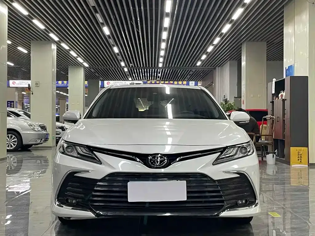 Toyota Camry — фото 9