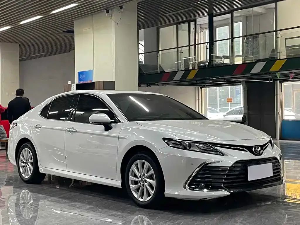 Toyota Camry — фото 4