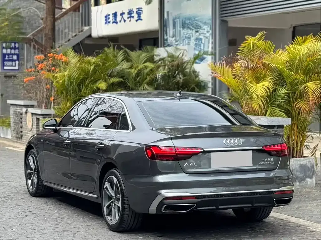 Audi A4L 2023 из CN, фото 8