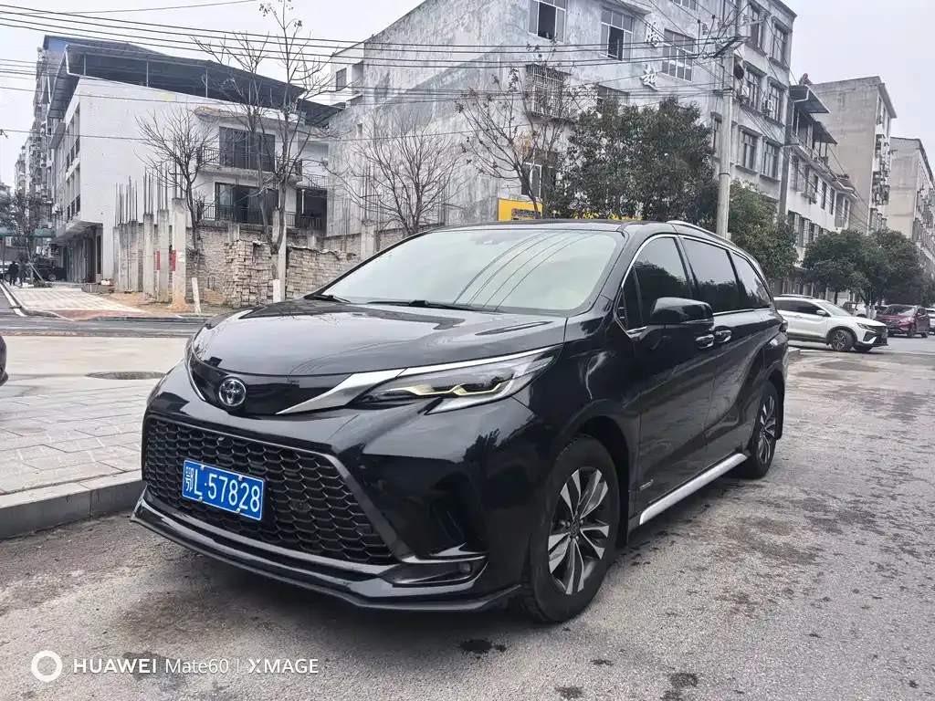 Toyota Granvia 2023 из CN, фото 1