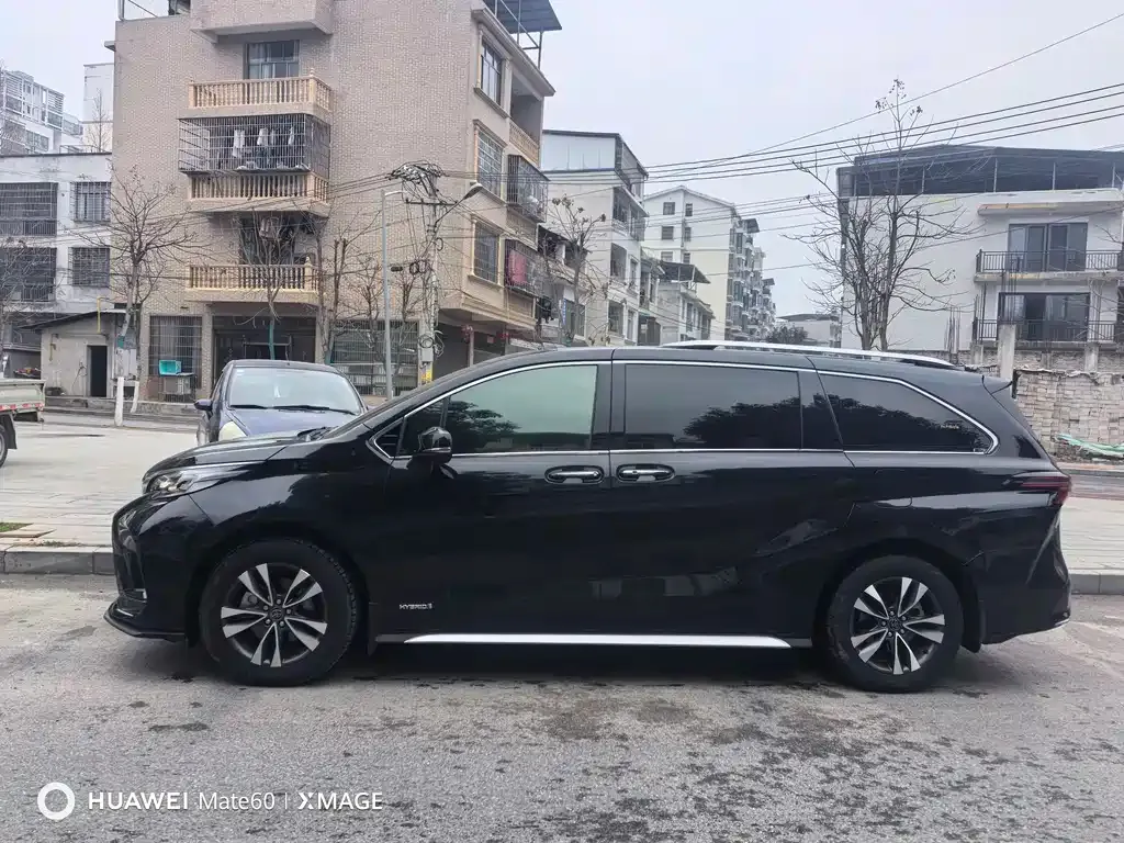 Toyota Granvia 2023 из CN, фото 7
