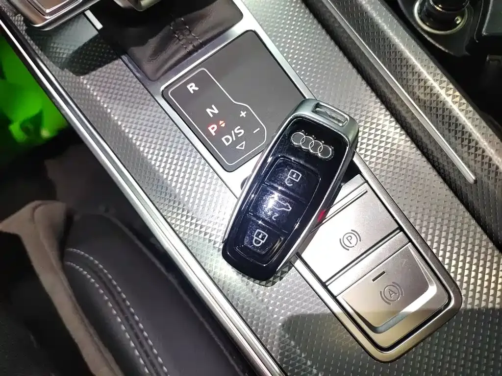 Audi A6L 2023 из CN, фото 8