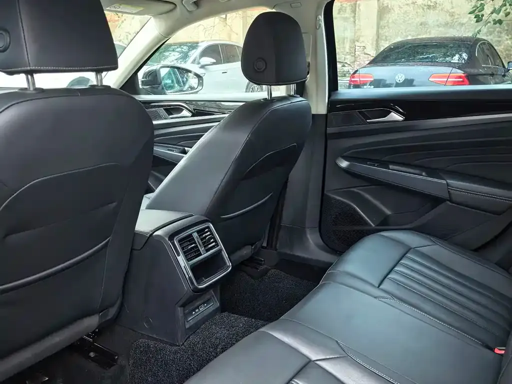 Volkswagen Passat 2022 из CN, фото 2