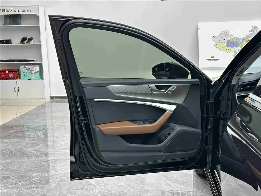 Audi A6L 2023 из CN, фото 8