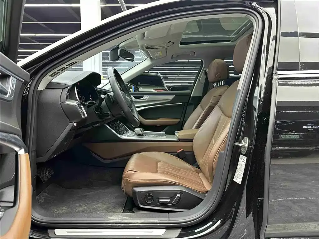 Audi A6L 2023 из CN, фото 3