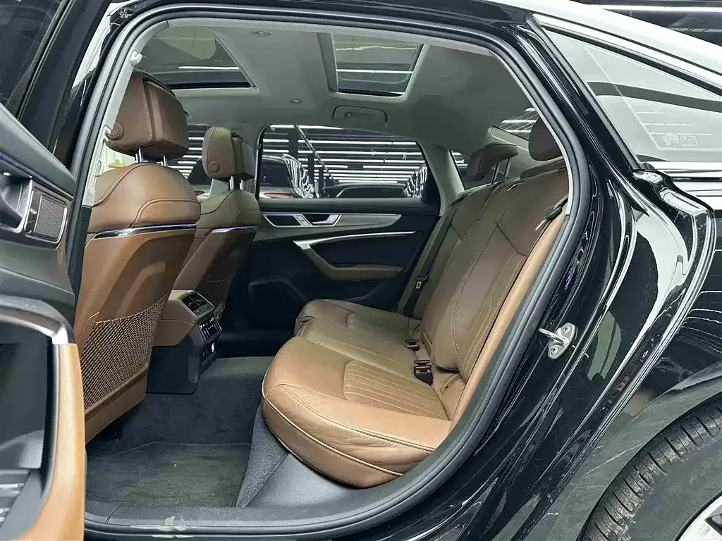 Audi A6L 2023 из CN, фото 10