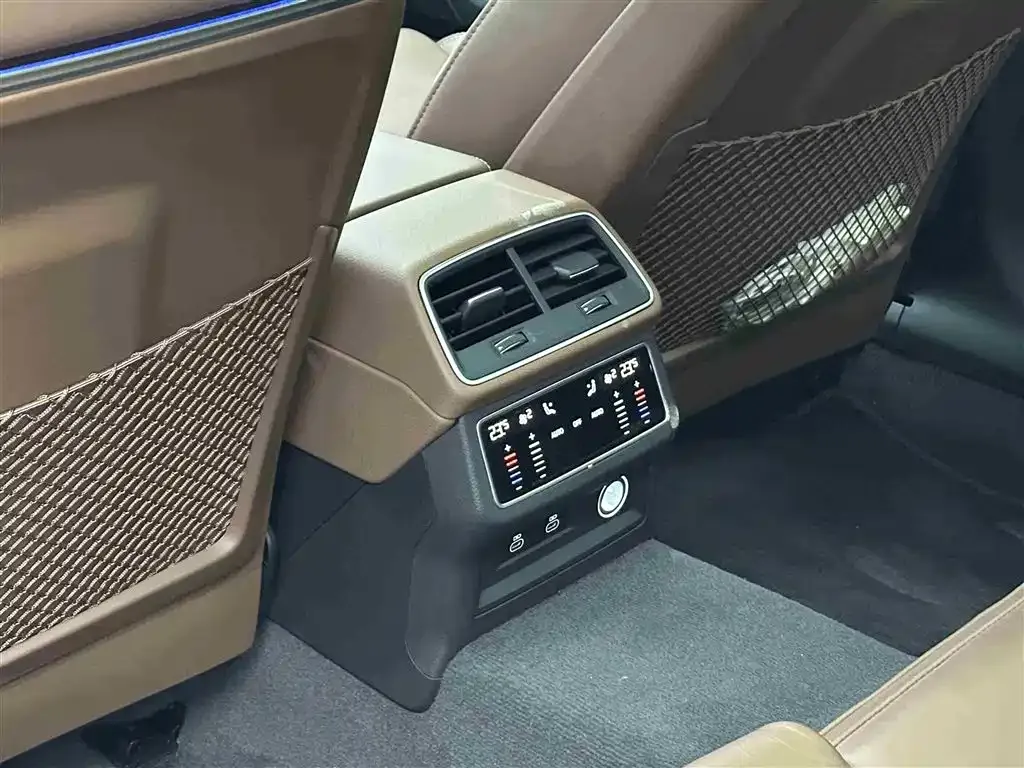 Audi A6L 2023 из CN, фото 2
