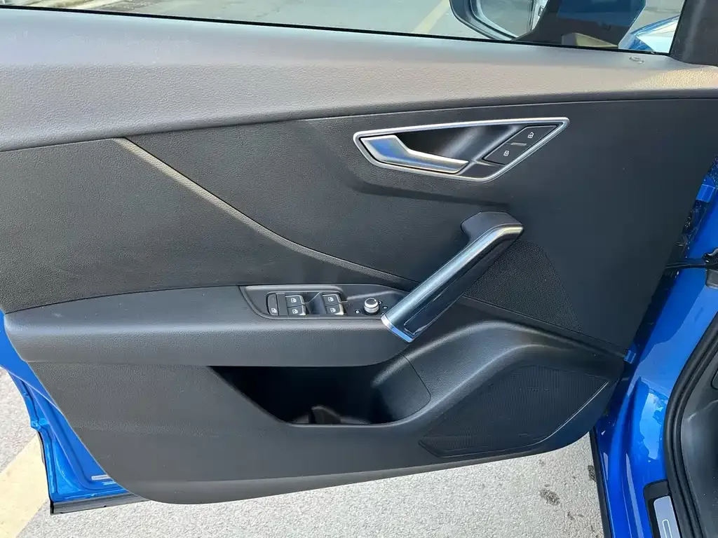 Audi Q2L e-tron 2021 из CN, фото 7