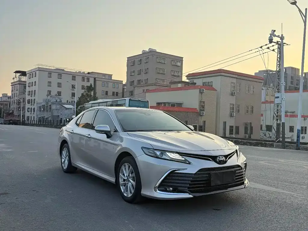 Toyota Camry — фото 6