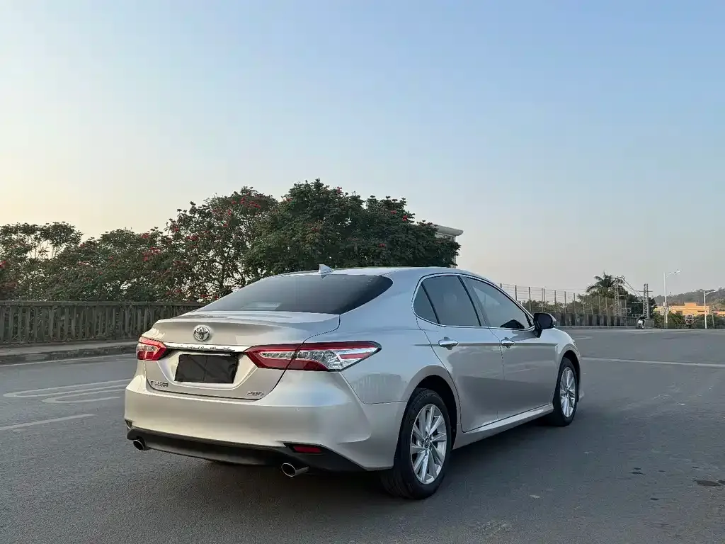 Toyota Camry — фото 7