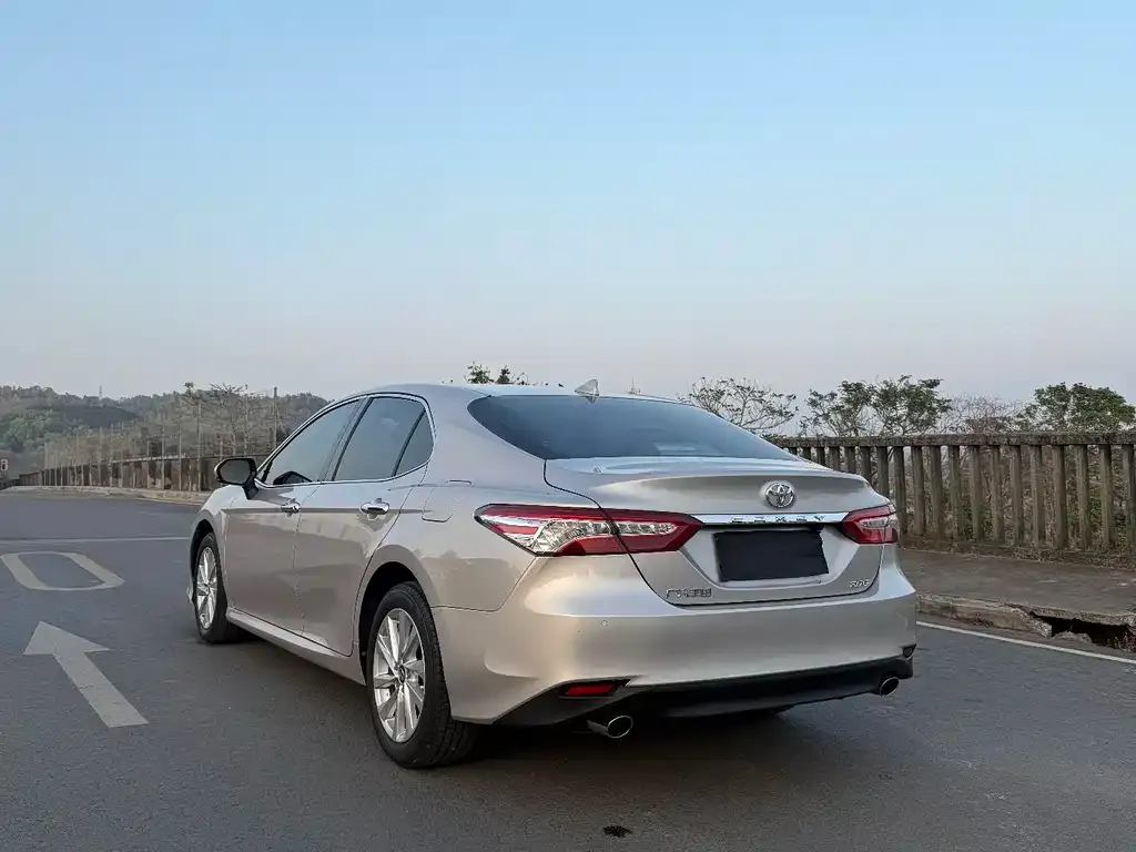 Toyota Camry — фото 4