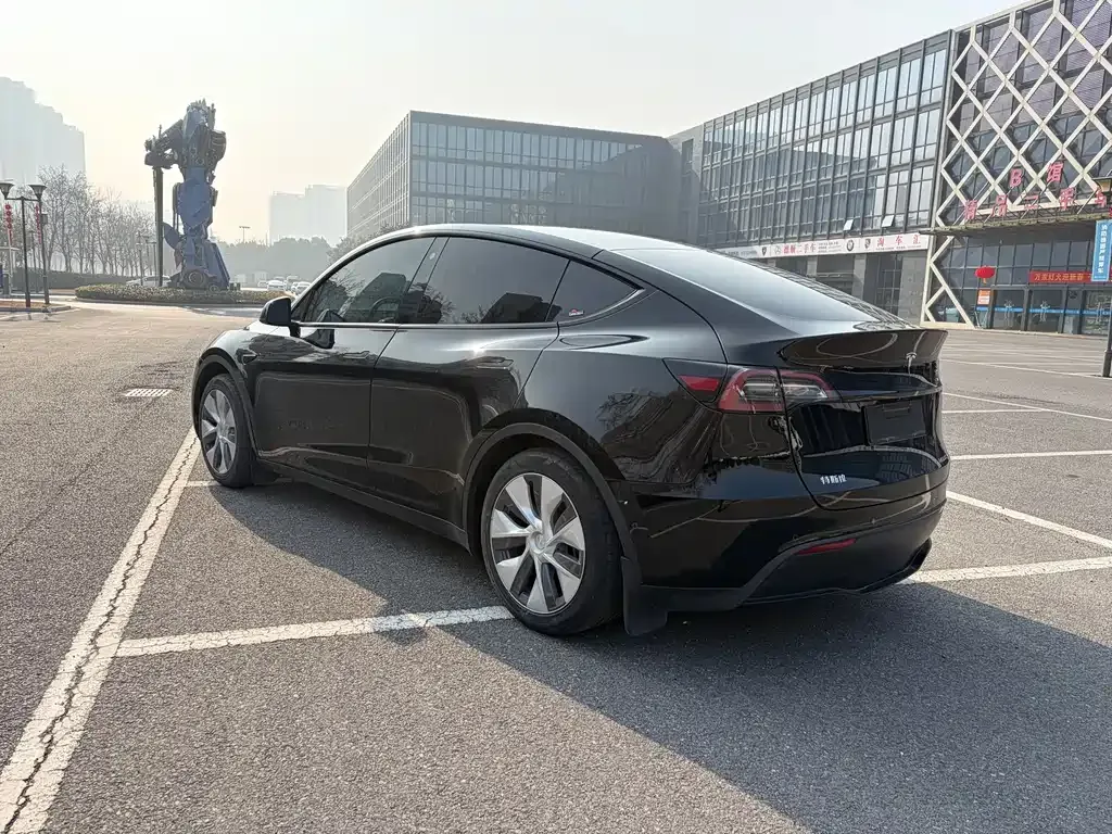 Tesla Model Y — фото 7