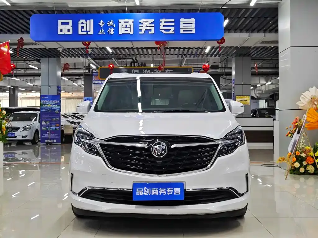 Buick GL8 2021 из CN, фото 2