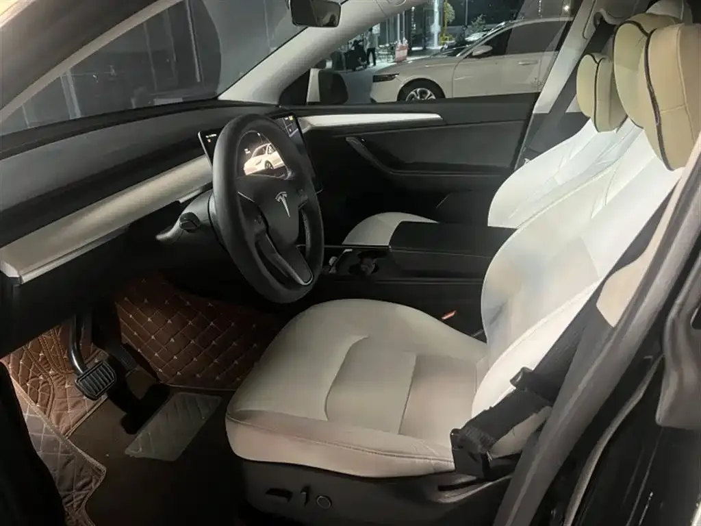 Tesla Model Y — фото 2