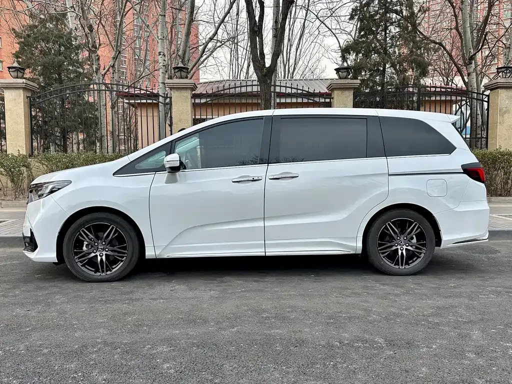 Honda Odyssey — фото 10