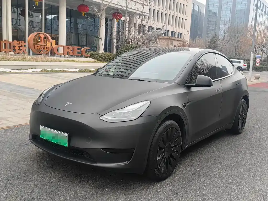 Tesla Model Y — фото 1