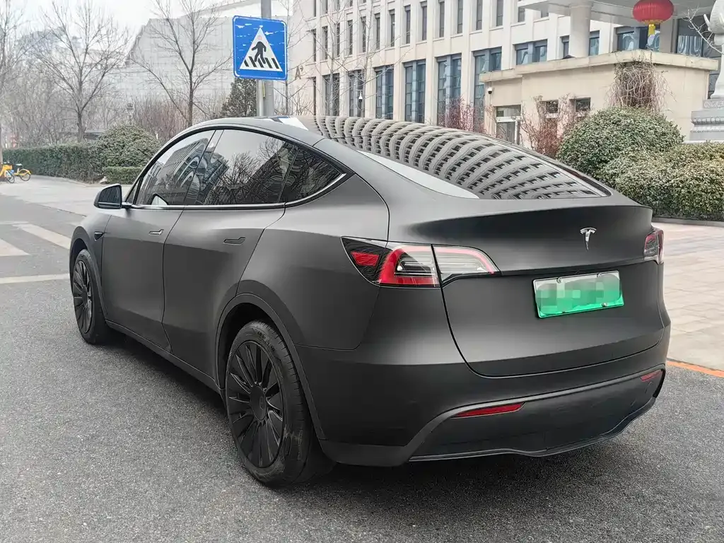 Tesla Model Y — фото 10