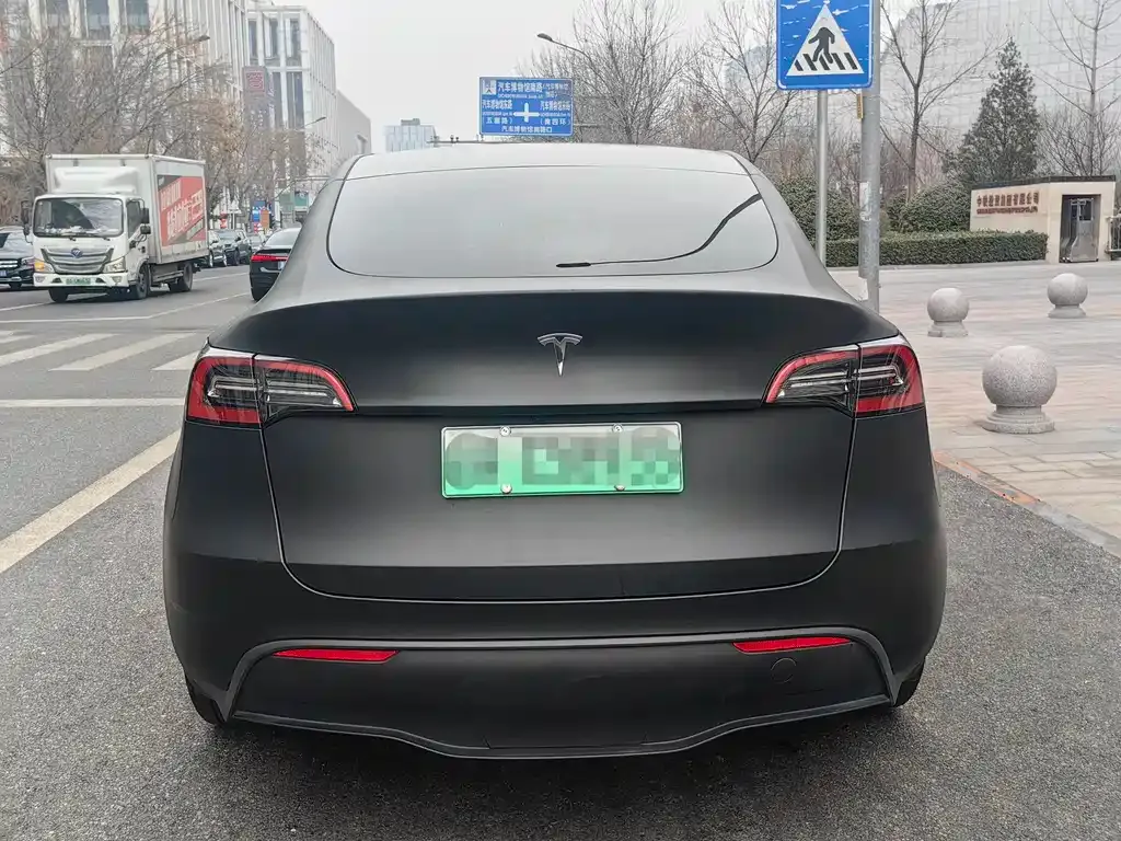 Tesla Model Y — фото 9