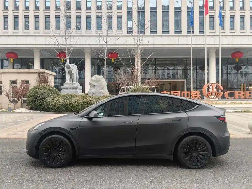 Tesla Model Y — фото 8