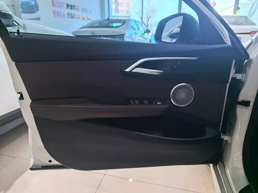 BMW 1 Series 2023 из CN, фото 4