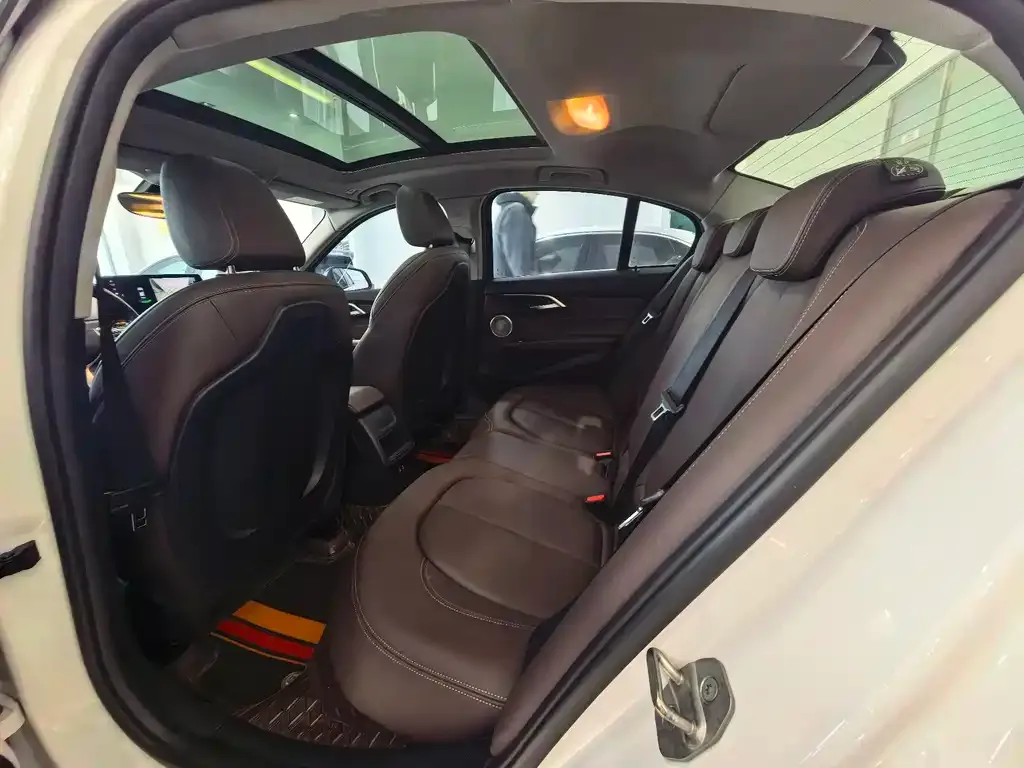 BMW 1 Series 2023 из CN, фото 3