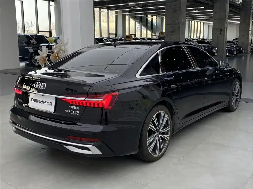 Audi A6L — фото 9