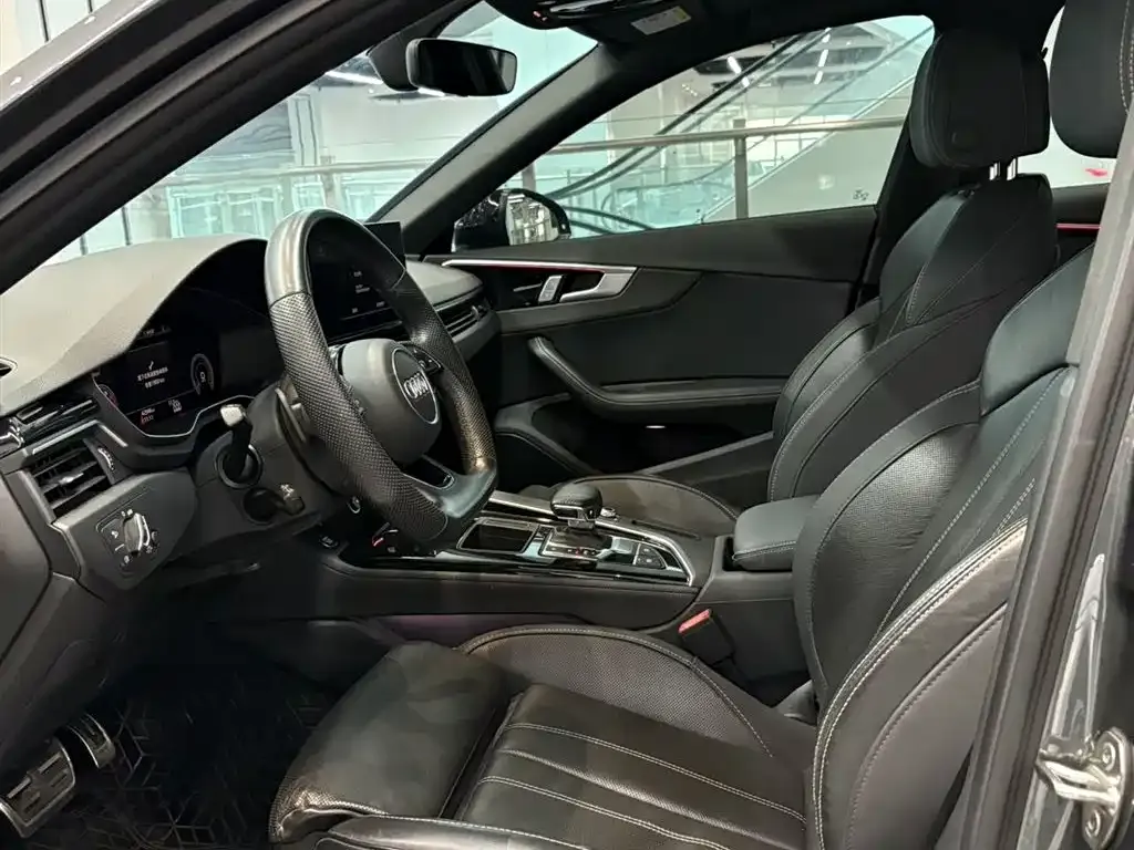 Audi A4L 2024 из CN, фото 4