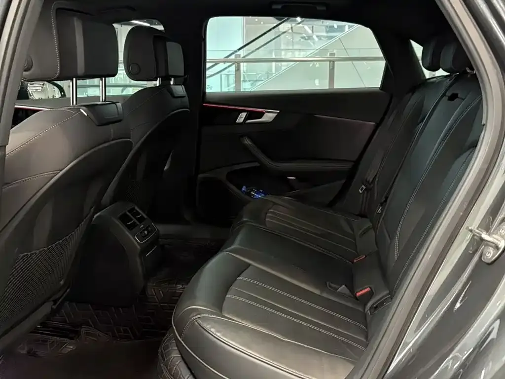 Audi A4L 2024 из CN, фото 2